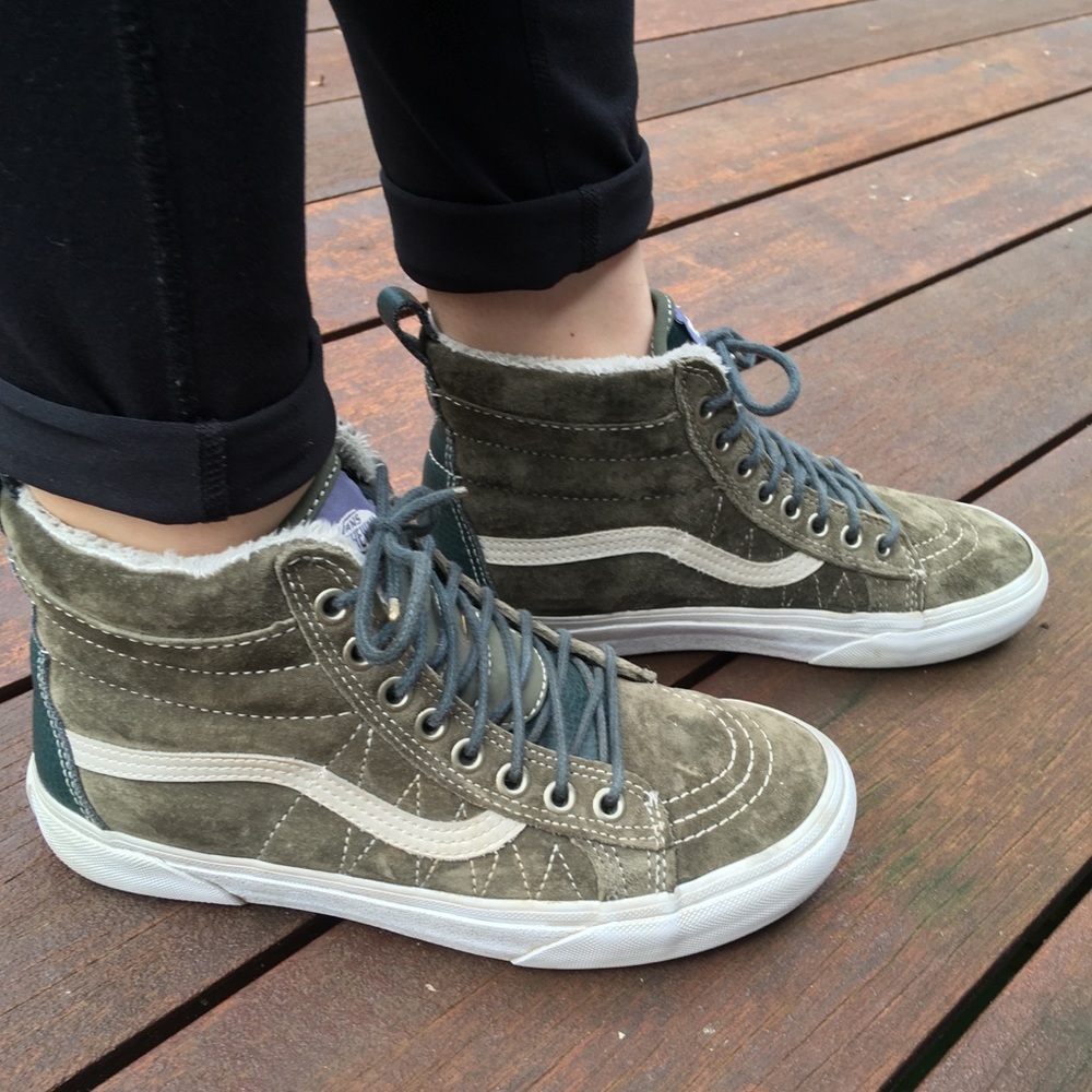 Suede hightop olive green vans